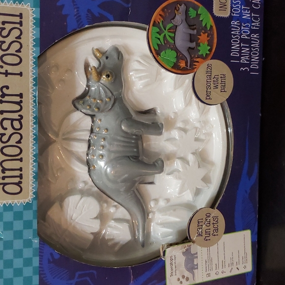 Paint your Own Dinosaur - Picture 3 of 3